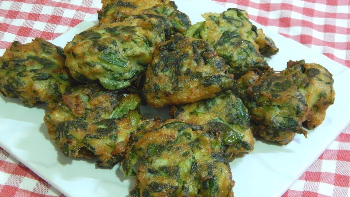 bunuelos de acelga recien fritos y crujientes