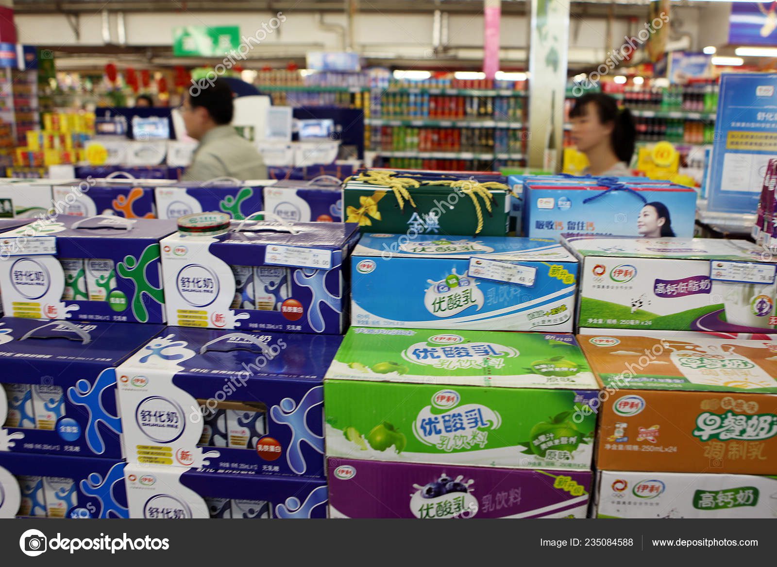 caja de leche estandar en supermercado