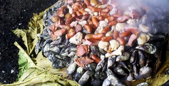 Cocina como un Mapuche: Aprende la Técnica Ancestral del Curanto Araucano en la Patagonia