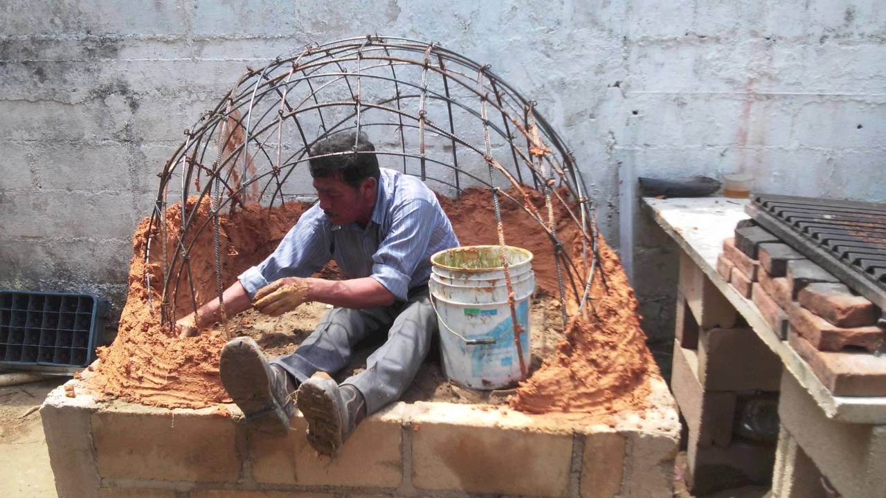 construccion artesanal de un horno de barro