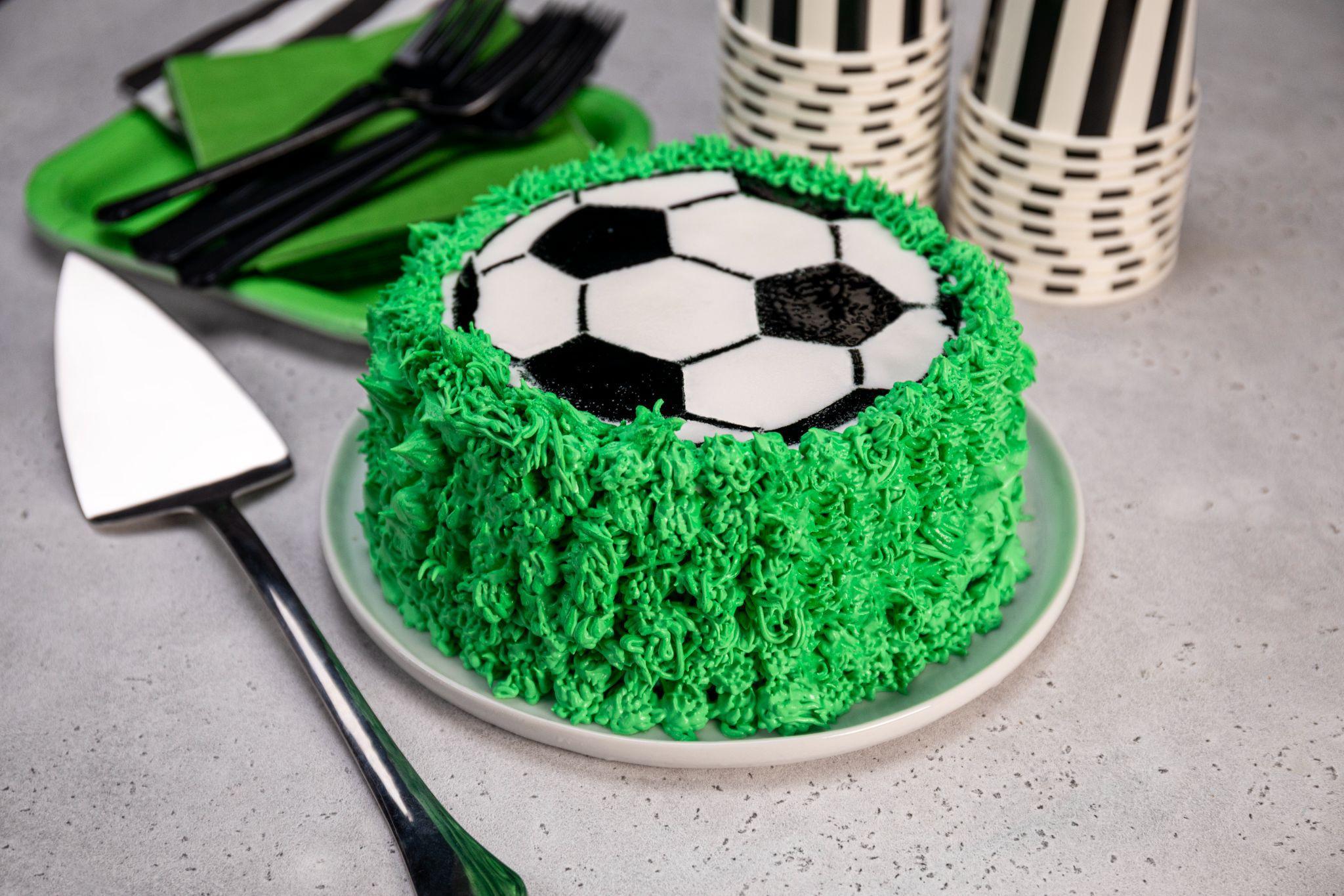decoracion de torta con forma de pelota