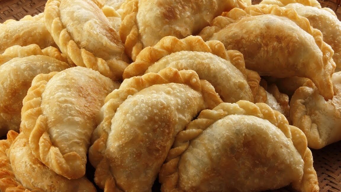 deleitate con el sabor autentico de las empanadas saltenas prueba nuestra receta