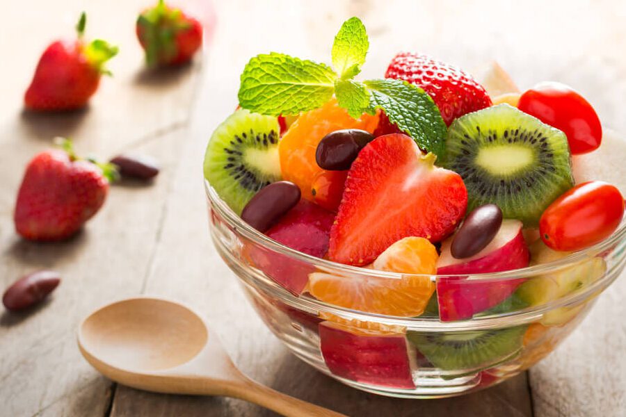 deliciosa ensalada de frutas con hesperidina para una salud optima