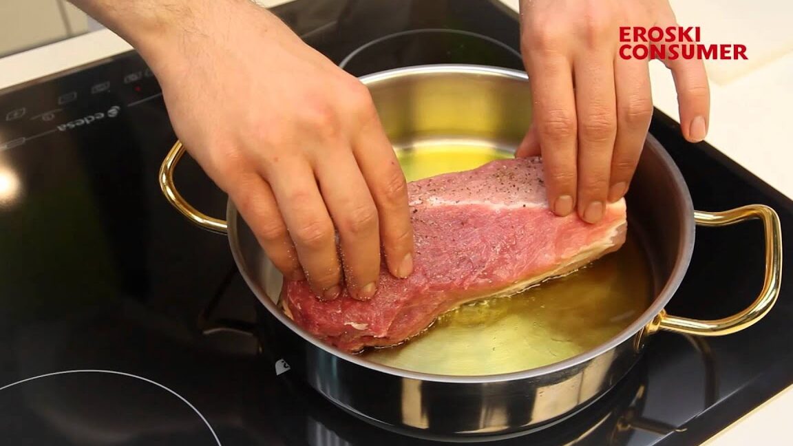 Salsa perfecta para realzar el sabor de tu bondiola al horno 1 deliciosa salsa casera resaltando una jugosa bondiola al horno