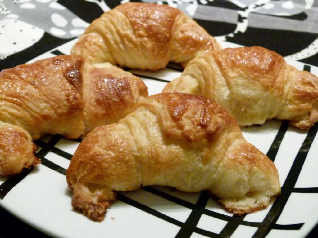 deliciosas y esponjosas medialunas el clasico desayuno dulce argentino 1