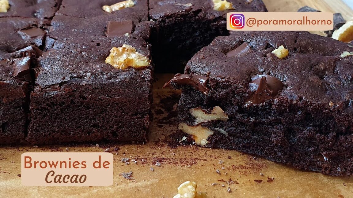 delicioso brownie de cacao amargo recien horneado