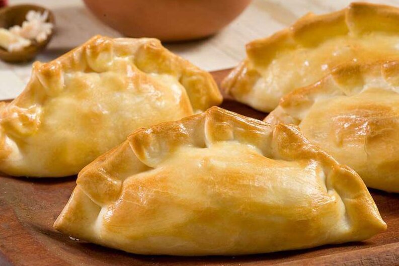 empanadas fritas argentinas recien hechas y jugosas