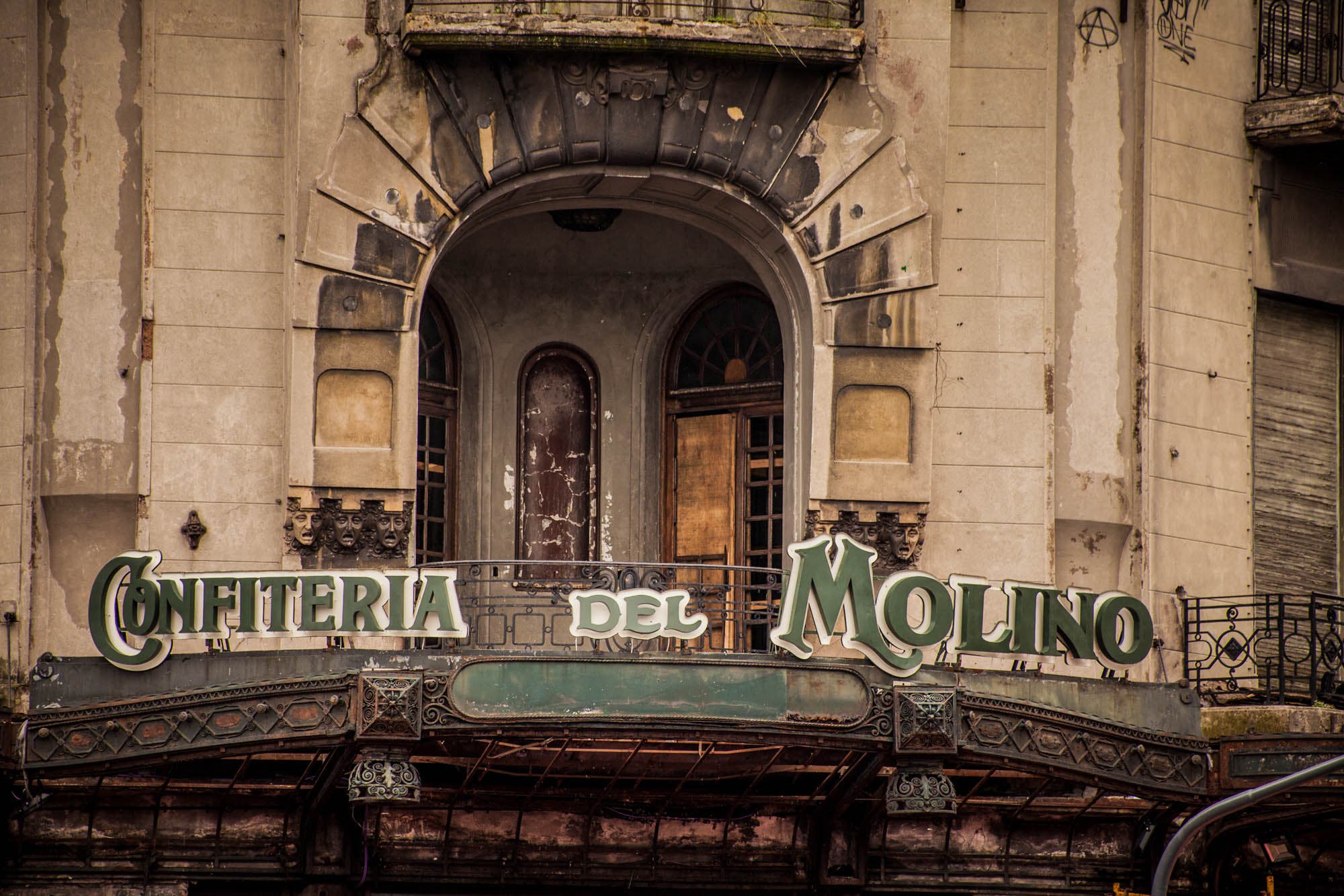 fachada de la panaderia y confiteria el molino