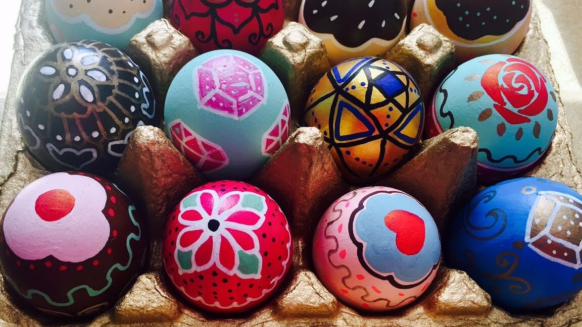 huevos de pascua pintados con disenos originales