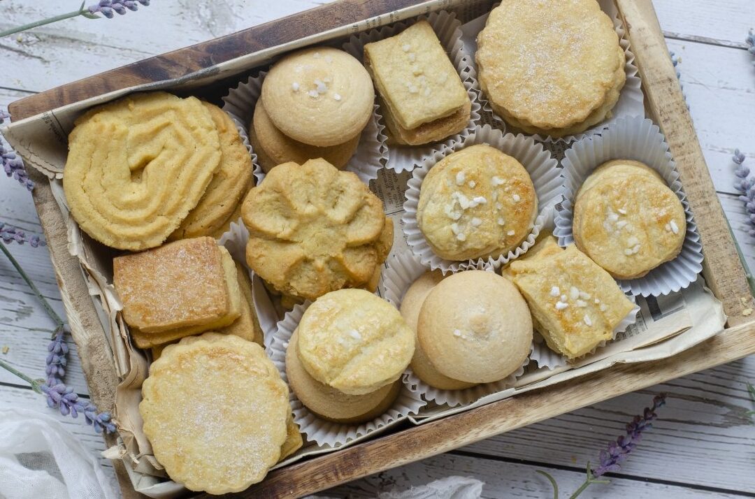 imagen de una bandeja con deliciosas masas danesas caseras