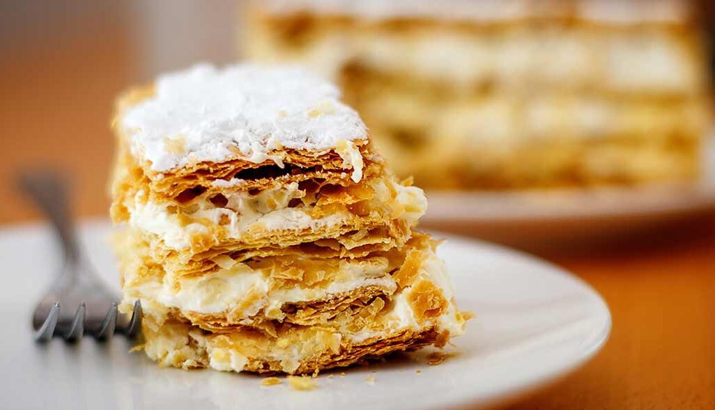imagen de una deliciosa mil hojas de dulce de leche