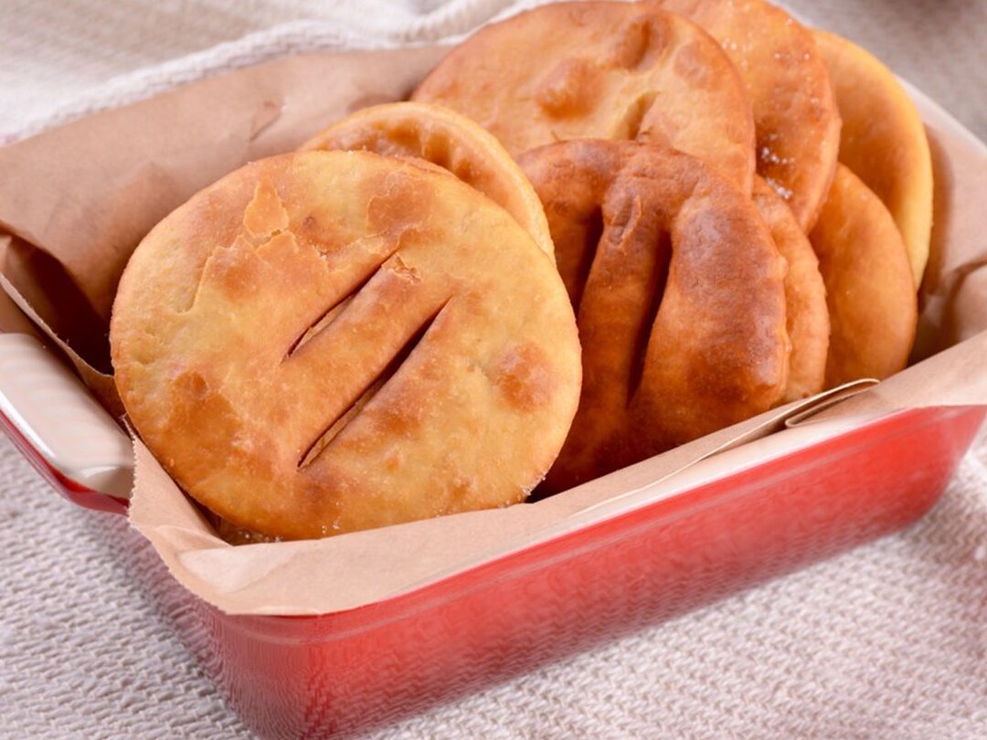 imagen de una deliciosa torta frita argentina