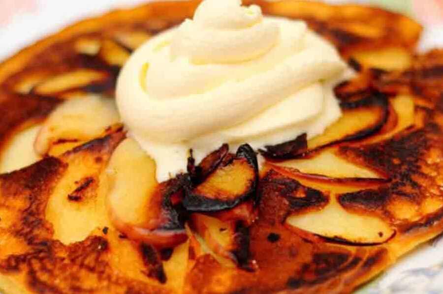 manzanas flambeadas con panqueques y rhum