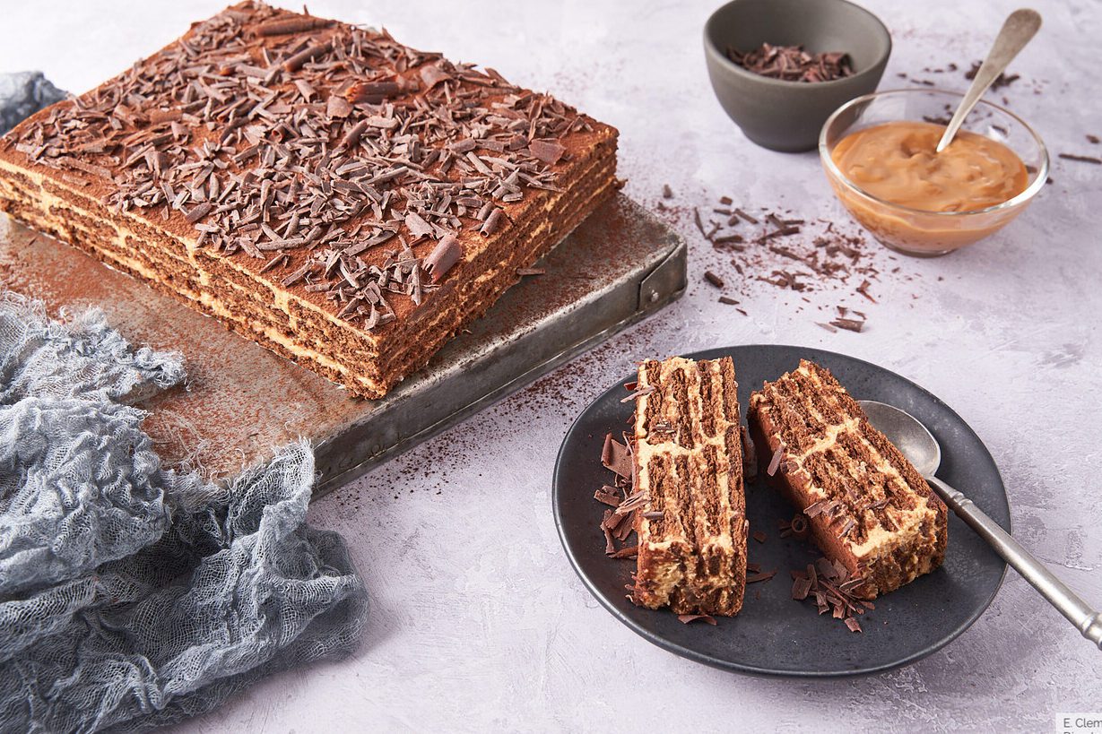 montana de galletitas chocolinas en un paquete