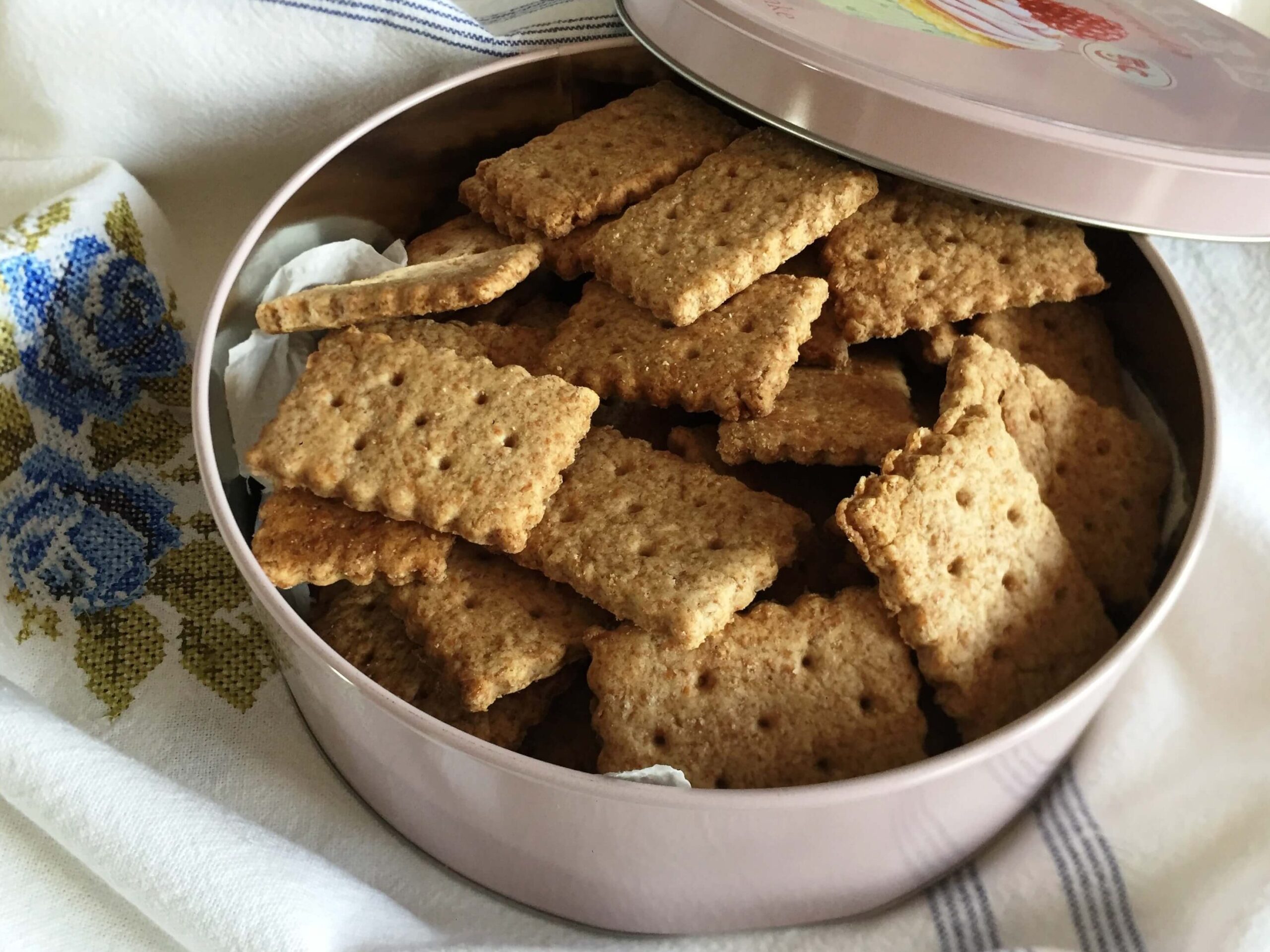 monton de masitas dulces de harina integral scaled