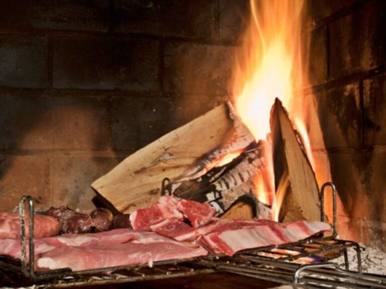Asado argentino: secretos para el asado perfecto con la cantidad de carbón ideal por kilo de carne