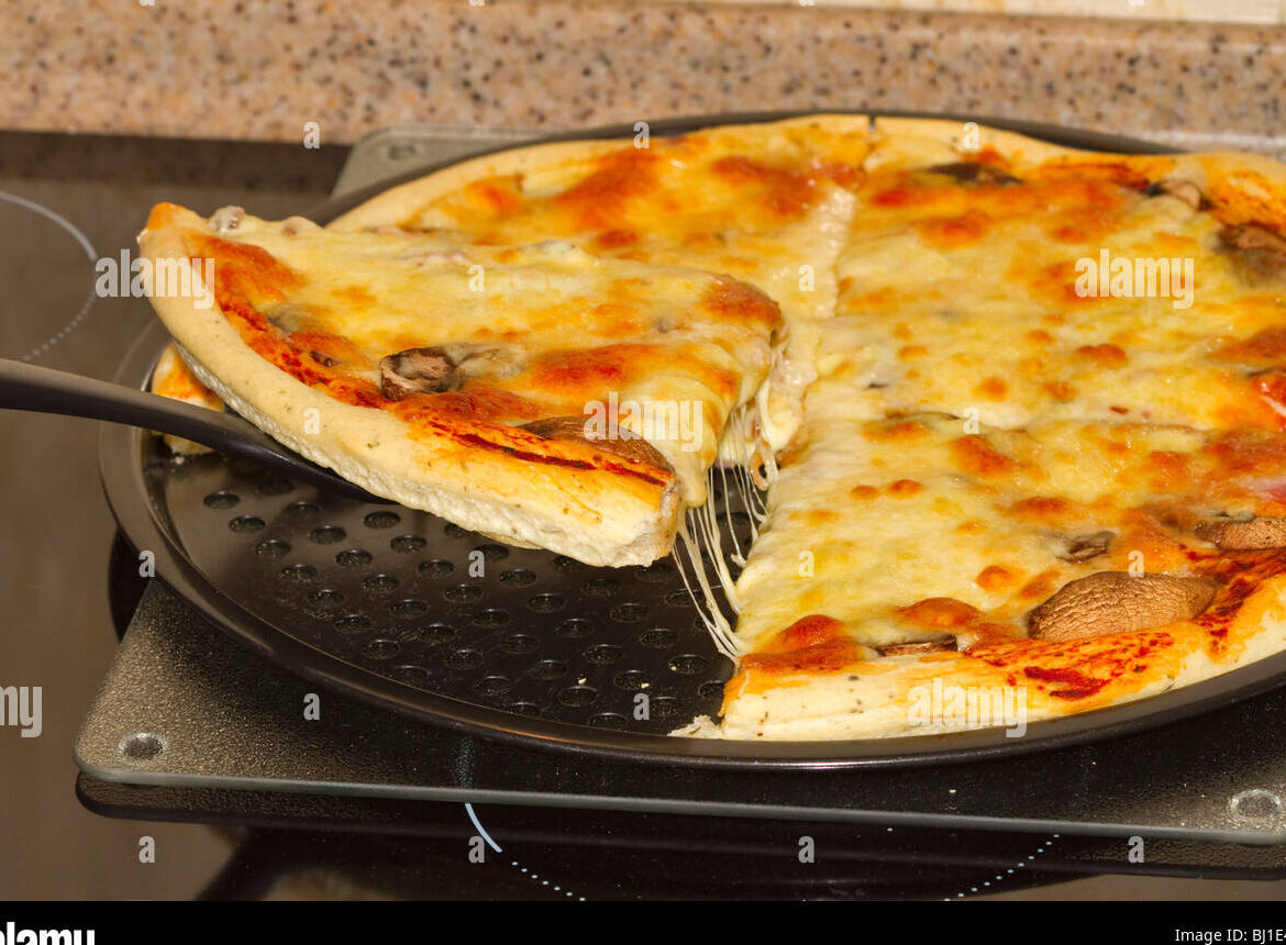 pizza casera recien salida del horno 1