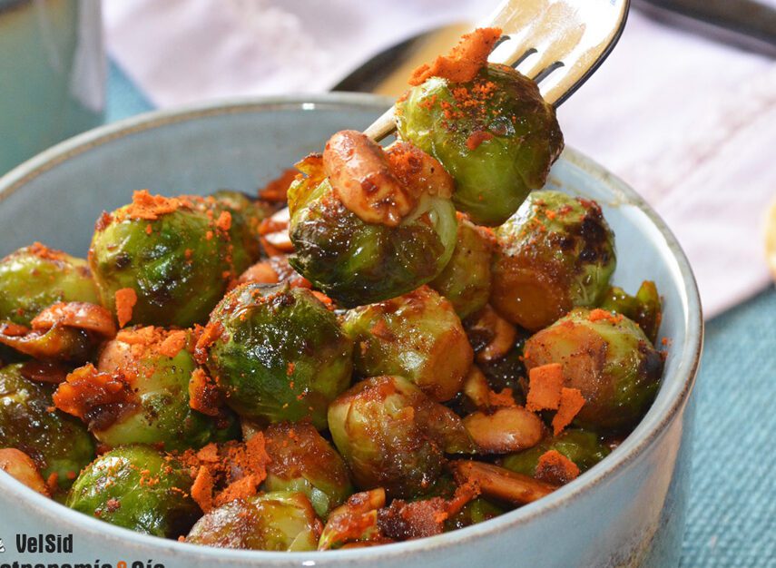 plato colorido de repollitos de bruselas saludables