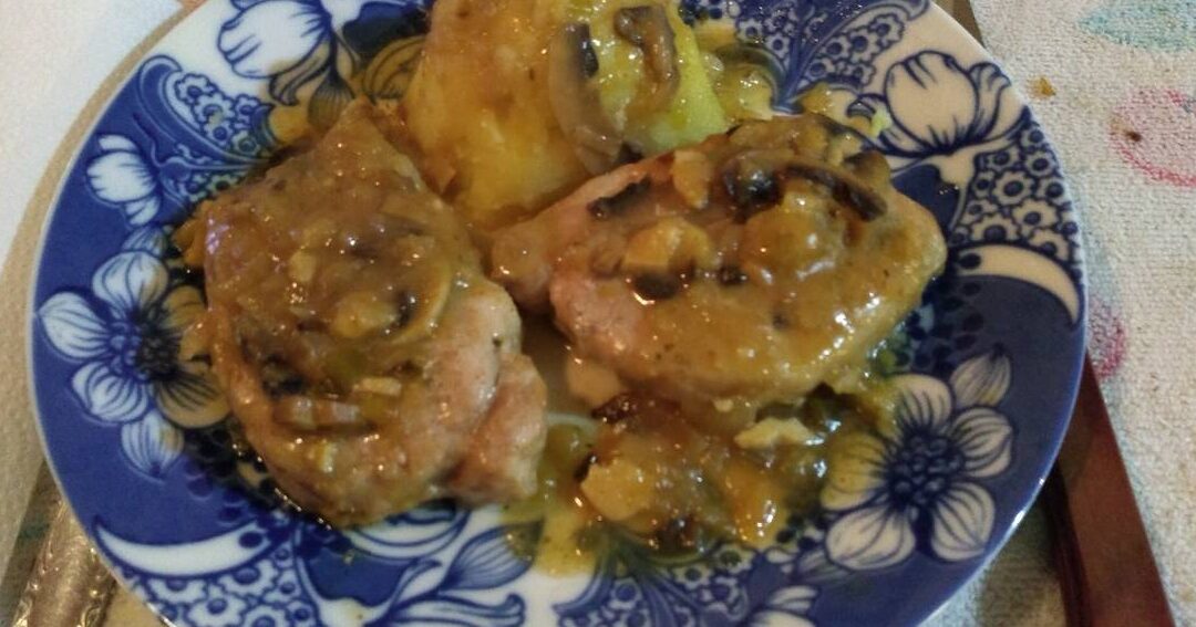 Carre de cerdo al champignon: una deliciosa receta argentina para conquistar tu paladar 1 plato de carre de cerdo al champignon argentino