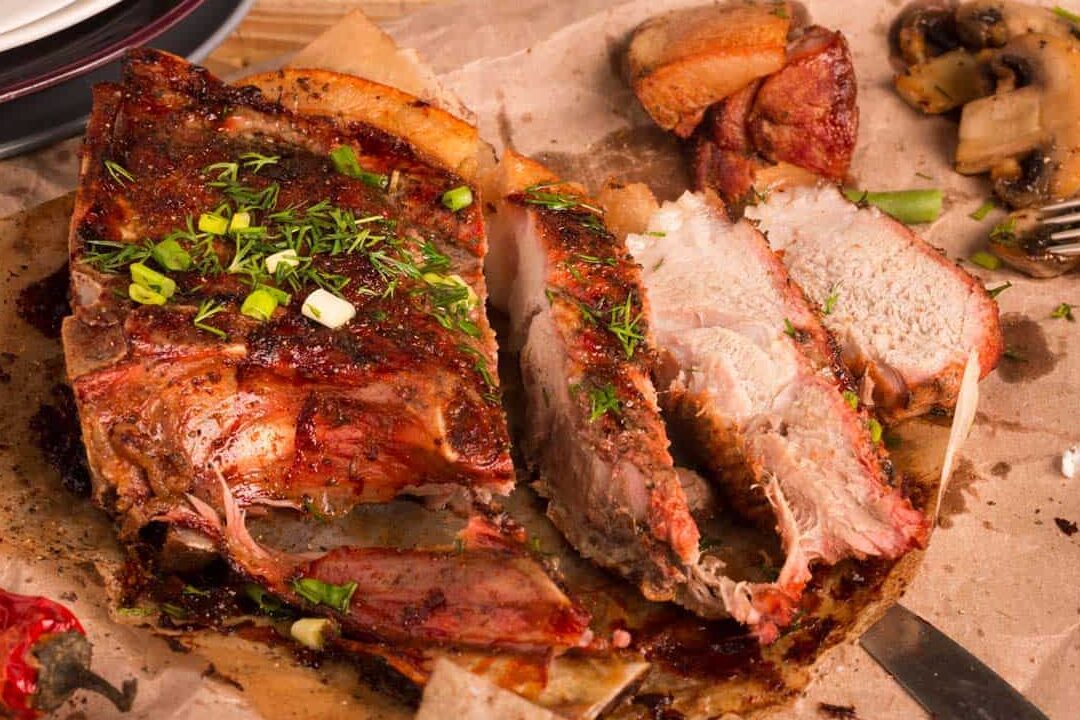 plato de carre de cerdo jugoso y apetitoso