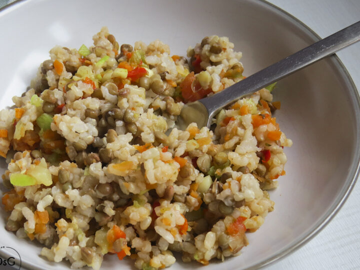 Ensalada de lentejas y arroz integral: saludable y llena de sabor