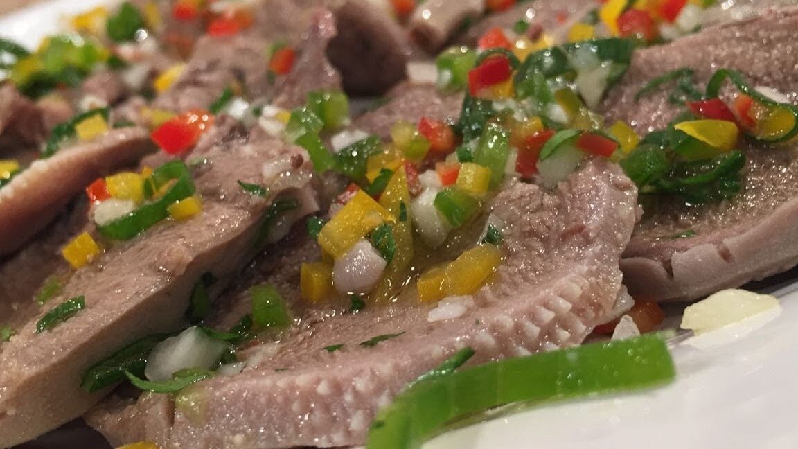 plato de lengua a la vinagreta argentina