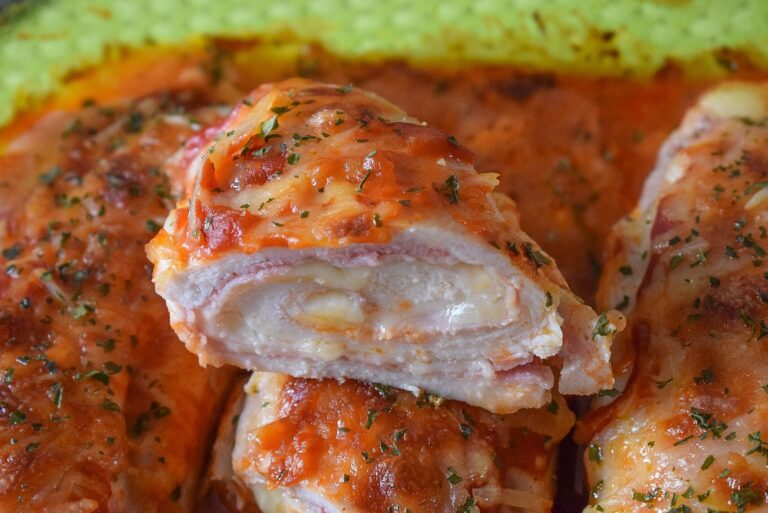 Delicioso pollo relleno al horno: receta argentina con jamón y queso