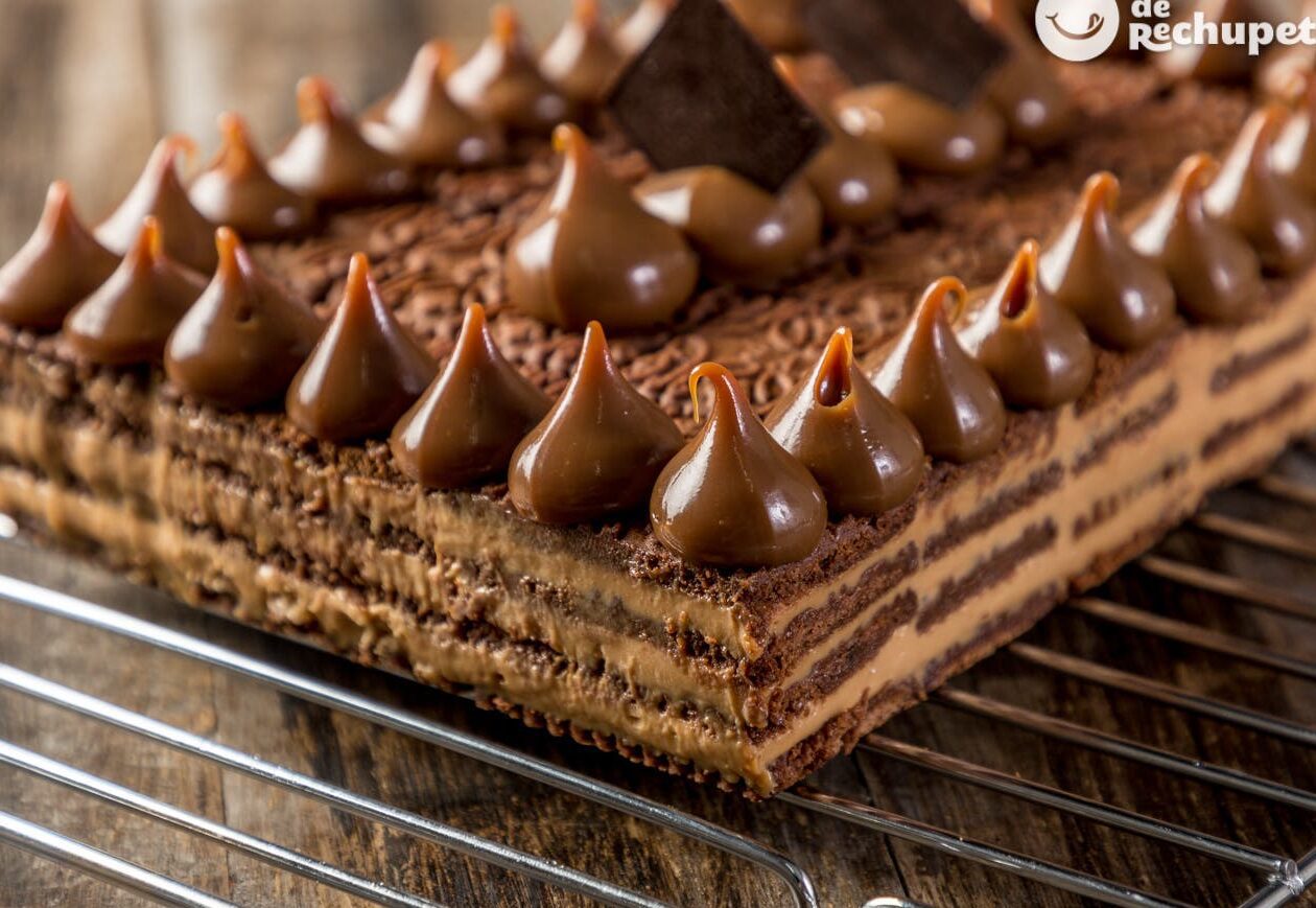 postre argentino con decoracion de chocolate