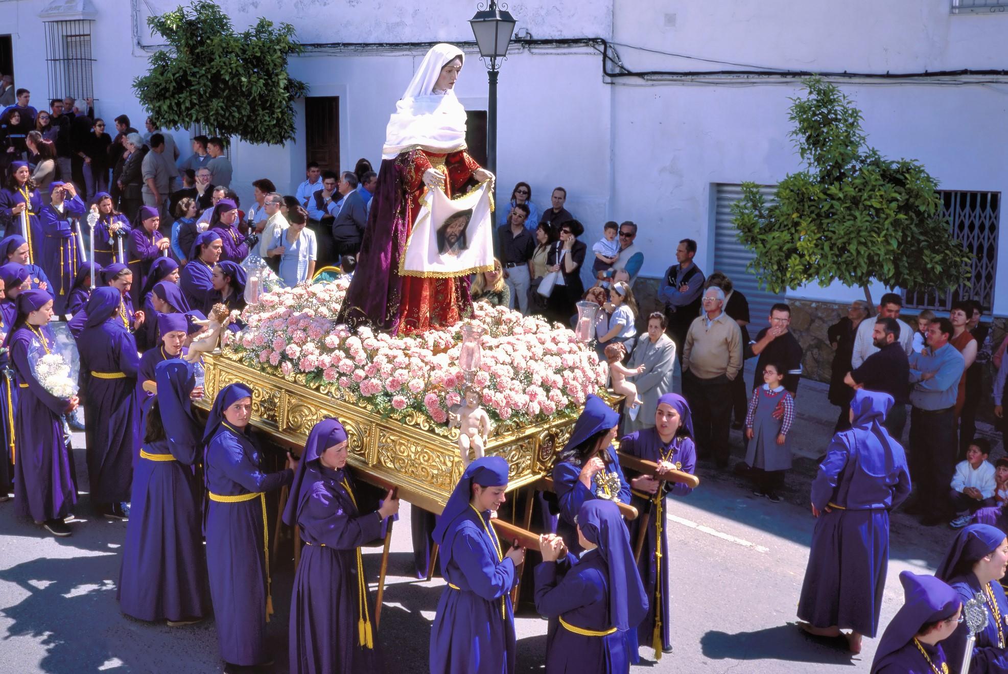 procesion de semana santa en espana