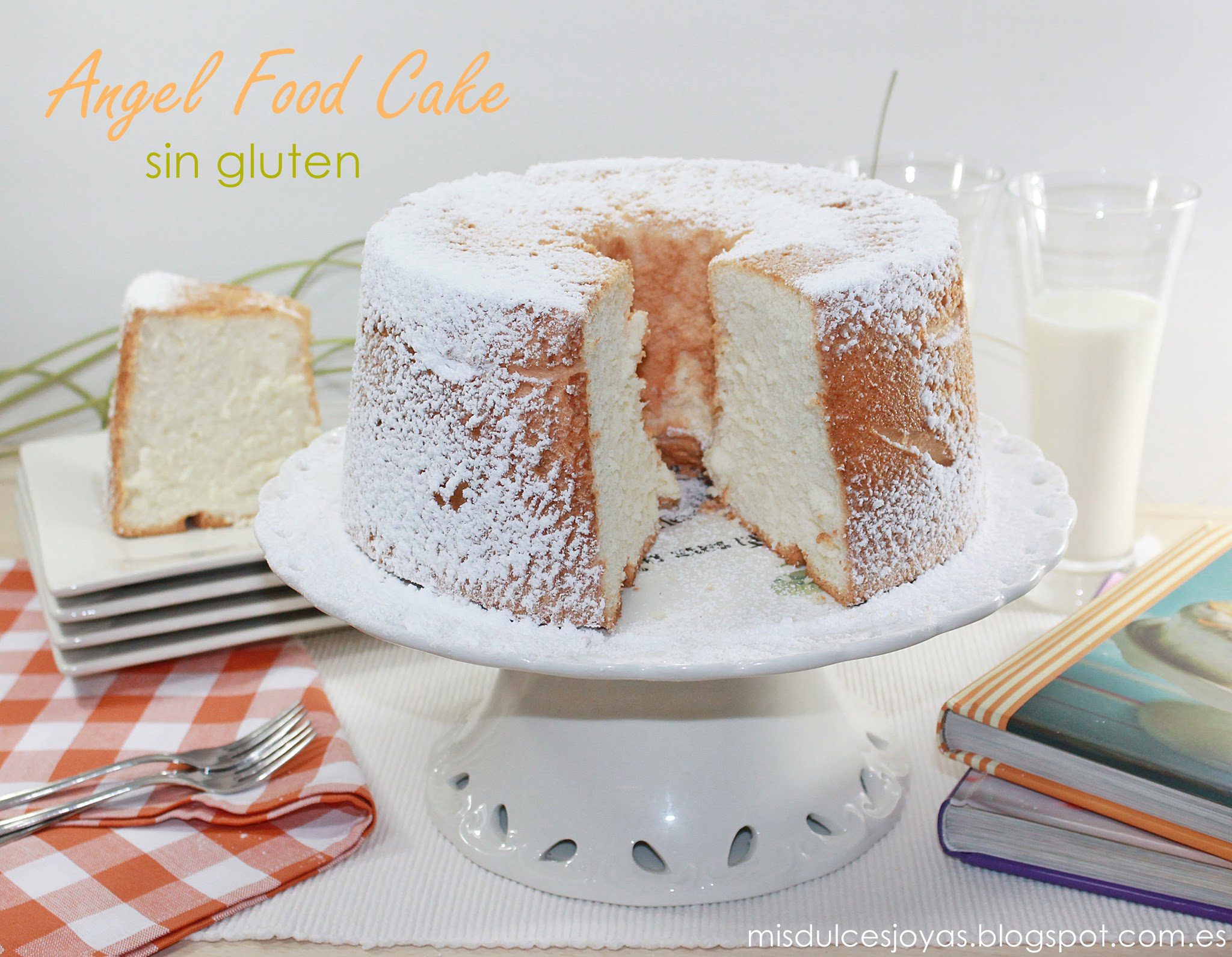 rebanadas de angel food cake esponjoso