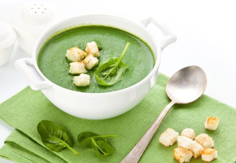 Sopa Verde: Receta de Sopa de Puerro y Espinaca para una Cena Reconfortante