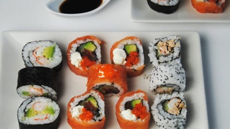 Sorprende a todos con esta fácil receta de sushi de atún en lata