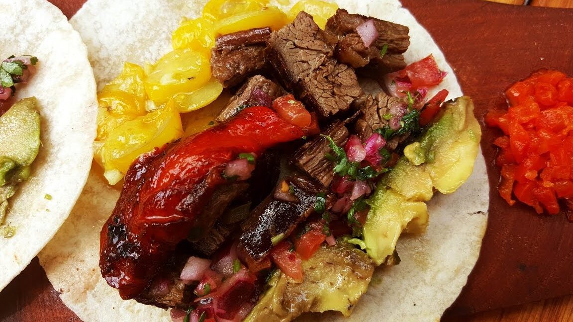 tacos argentinos con jugoso corte de carne