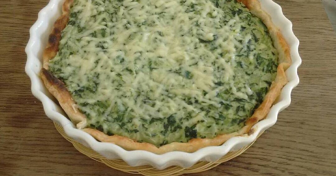 tarta de espinaca con salsa blanca casera