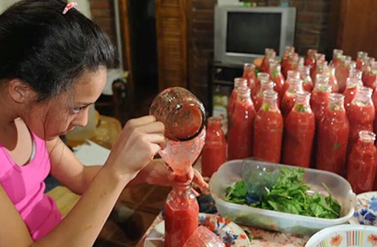 Conserva de tomate en botella: la receta argentina que te sorprenderá