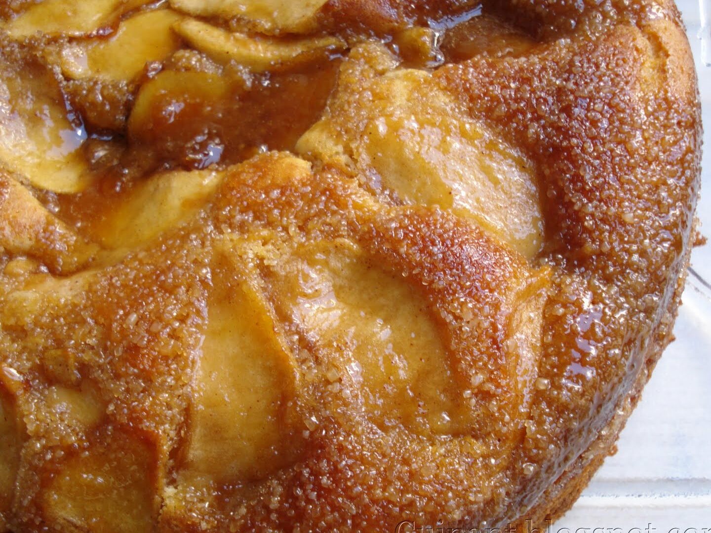 torta de manzana dorada y tentadora