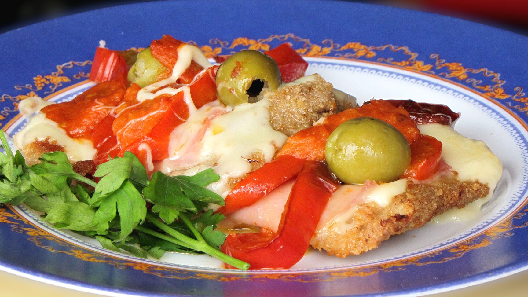 ¡Sorpréndete con las calorías del completo de milanesa argentino! 1 un completo de milanesa argentino doblemente sabroso