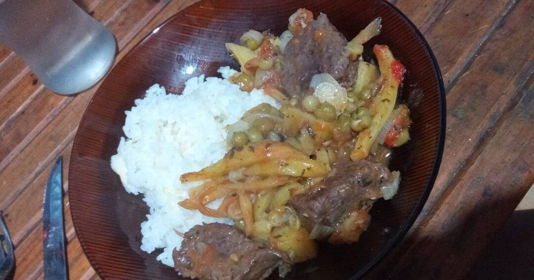 un delicioso plato de roast beef a la cacerola