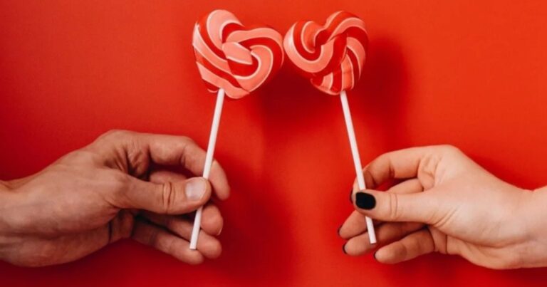 Qué significa la frase "una golosina por un beso" 9 Qué significa la frase «una golosina por un beso»