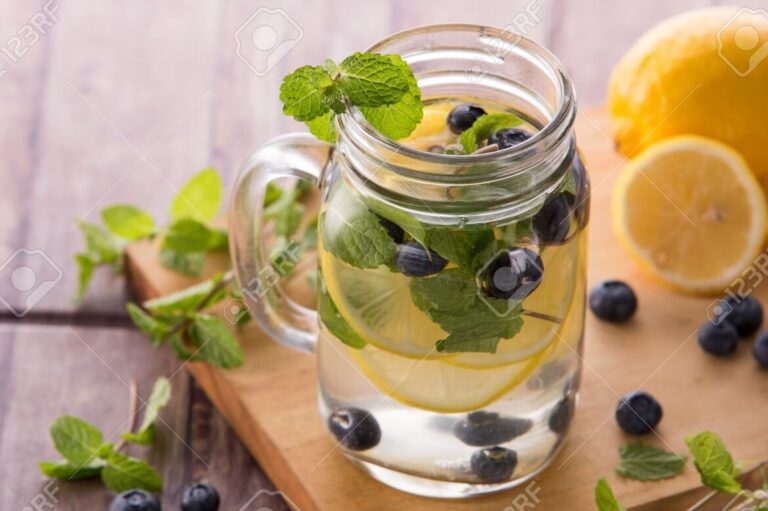 Refrescante Agua de Arándano con Limón: ¡La Bebida Perfecta para Disfrutar!